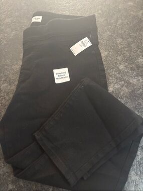 NWT Old Navy Black Women’s Skinny Jeans with Slimming Waistband